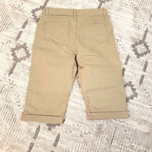 Rafaella Olive Green Weekend Shorts/ Capri size 6